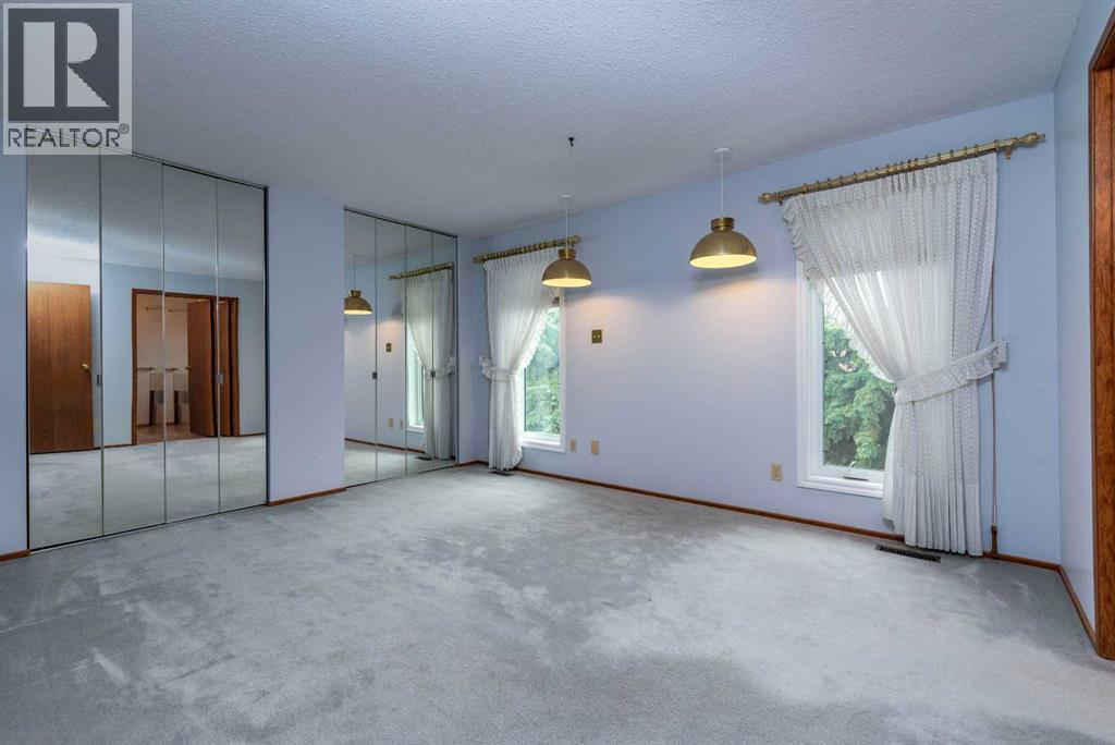 502 2 Street E Property Photo 21