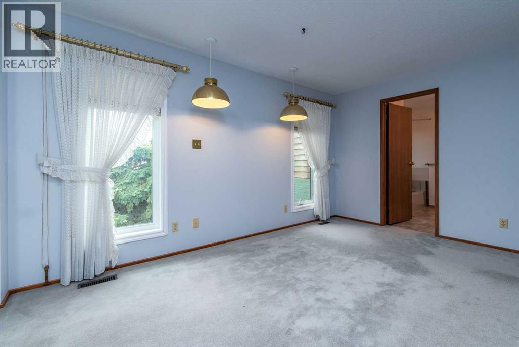 502 2 Street E Property Photo 22