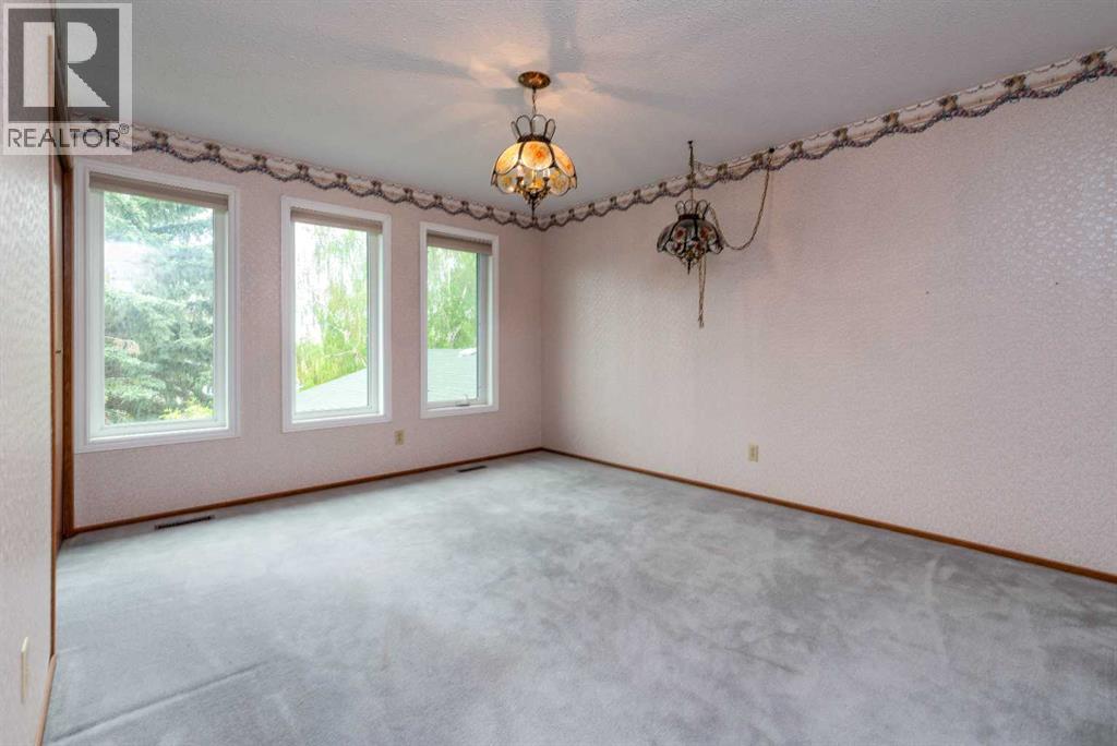 502 2 Street E Property Photo 23