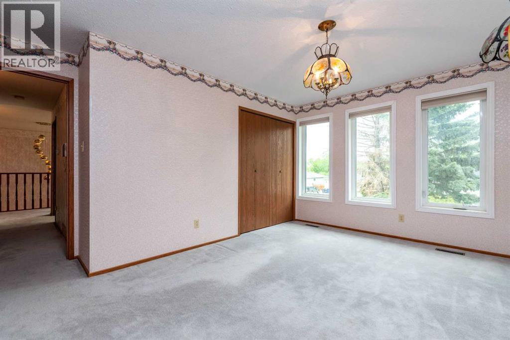 502 2 Street E Property Photo 24