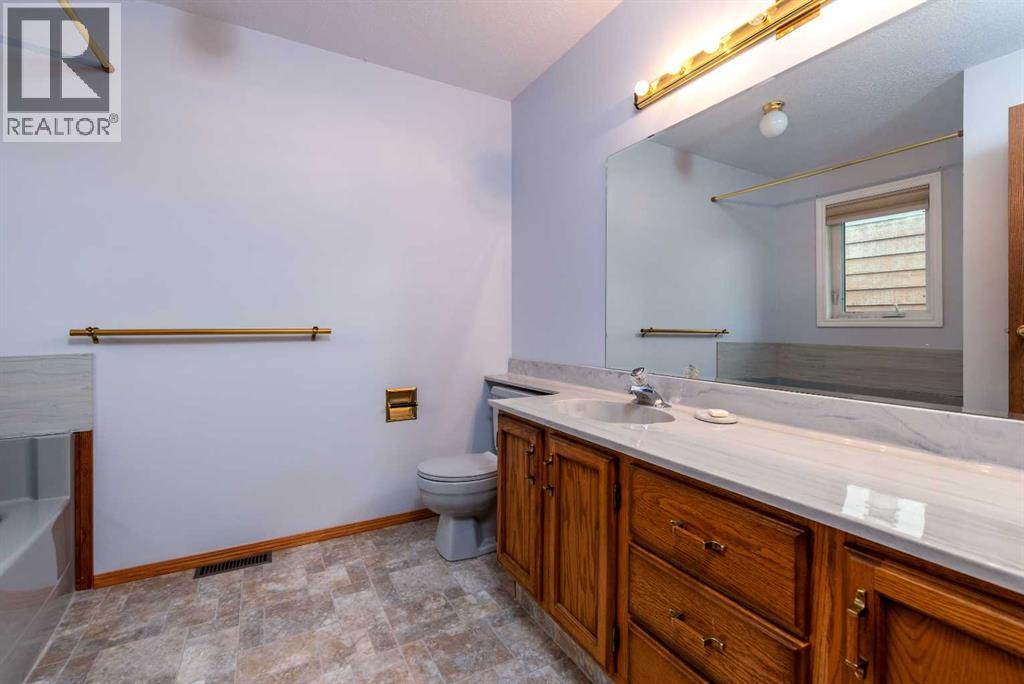 502 2 Street E Property Photo 25
