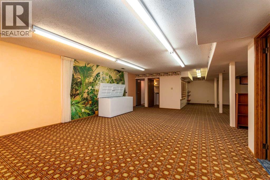 502 2 Street E Property Photo 32