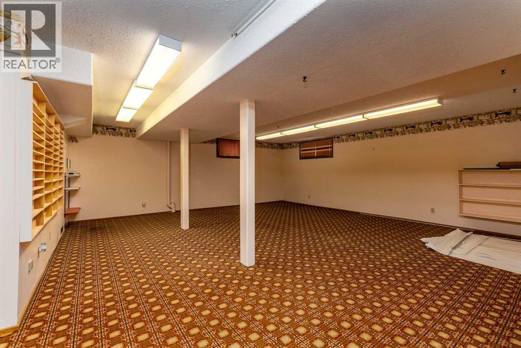 502 2 Street E Property Photo 34