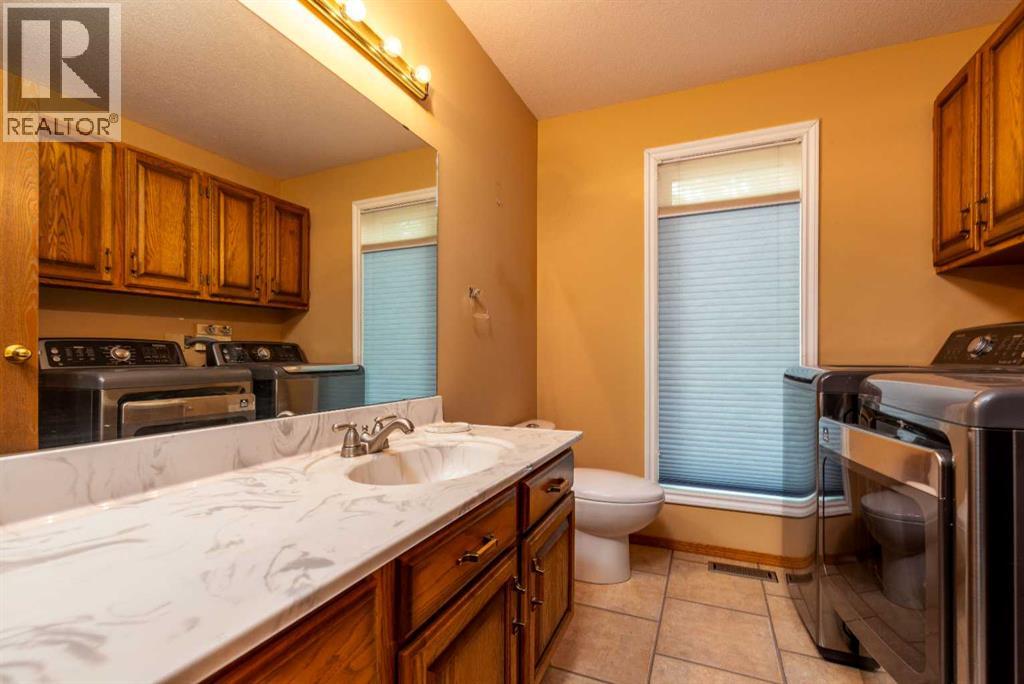 502 2 Street E Property Photo 37