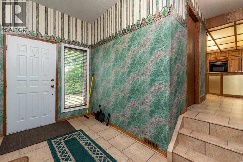 502 2 Street E Property Photo 38