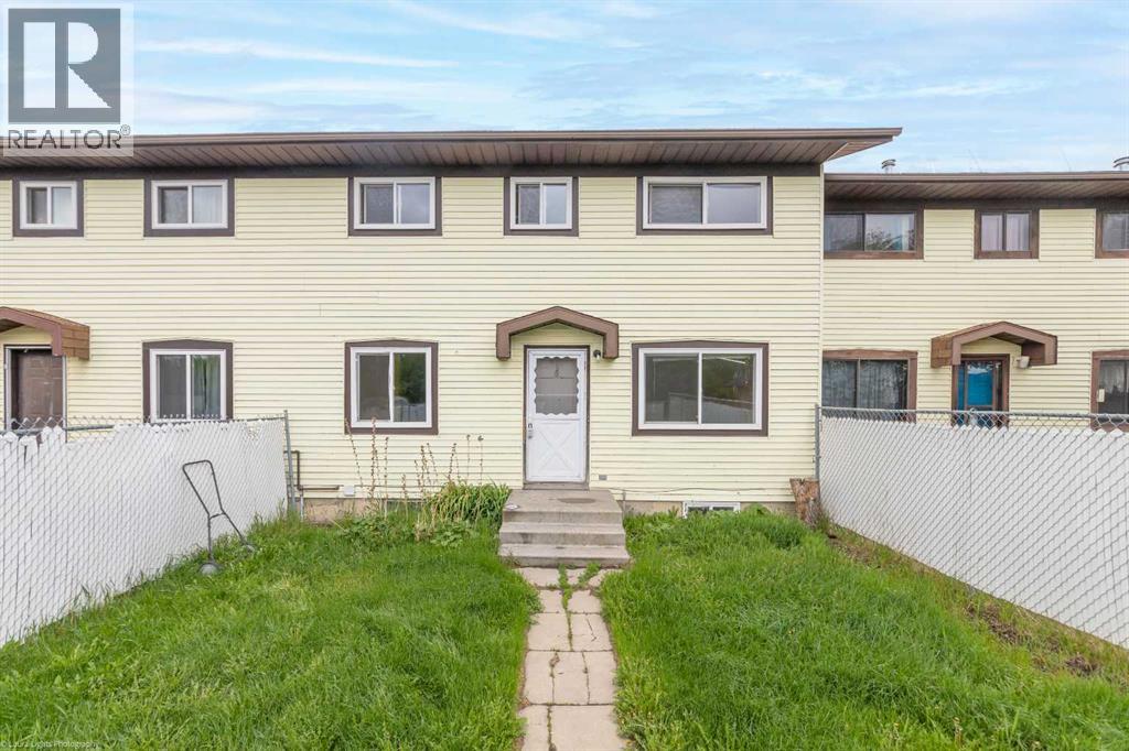 17 3 Avenue Southeast Property Photo 1