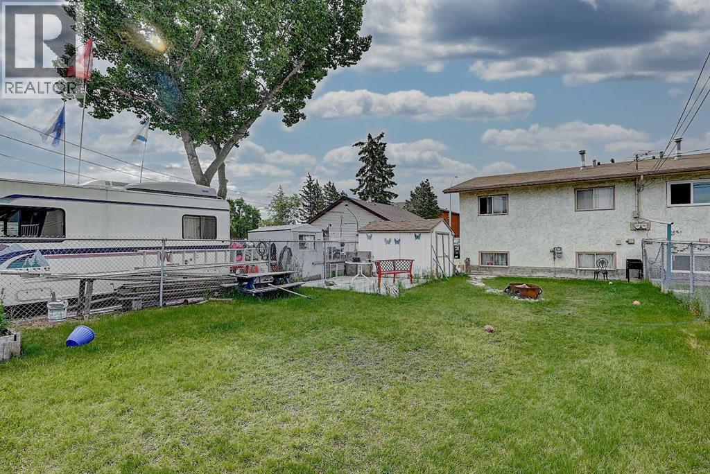 8229824 96 Avenue Property Photo 33