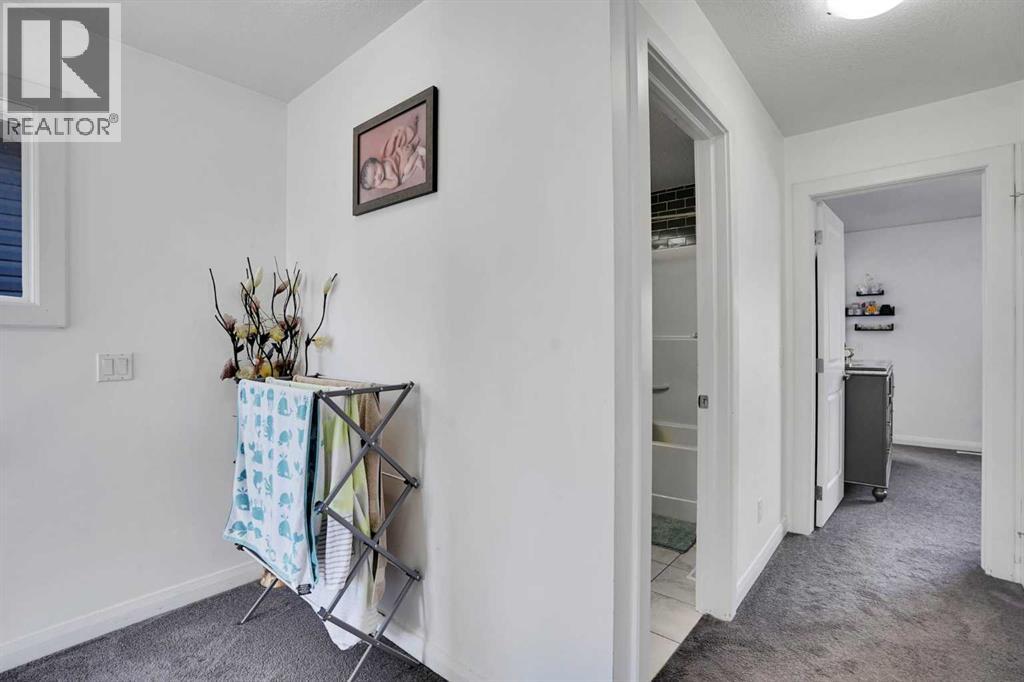 158 Redstone Common Ne Property Photo 24