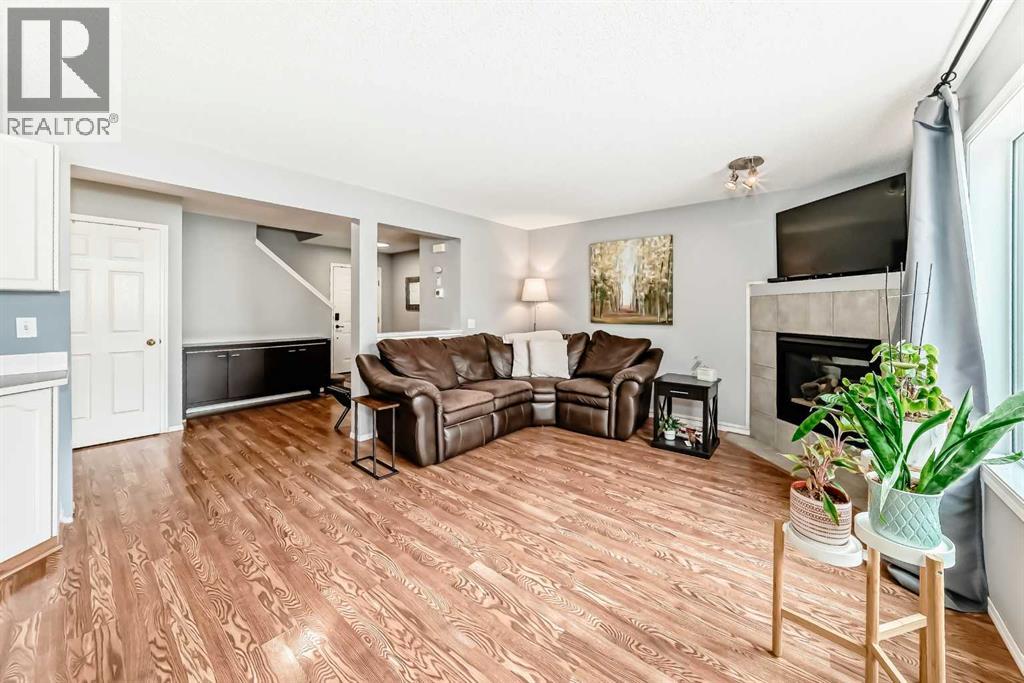 15 Citadel Meadow Crescent Nw Property Photo 1