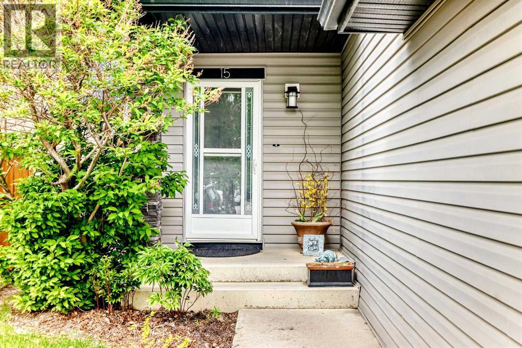 15 Citadel Meadow Crescent Nw Property Photo 5