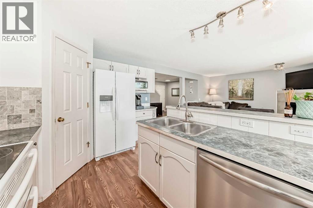15 Citadel Meadow Crescent Nw Property Photo 11