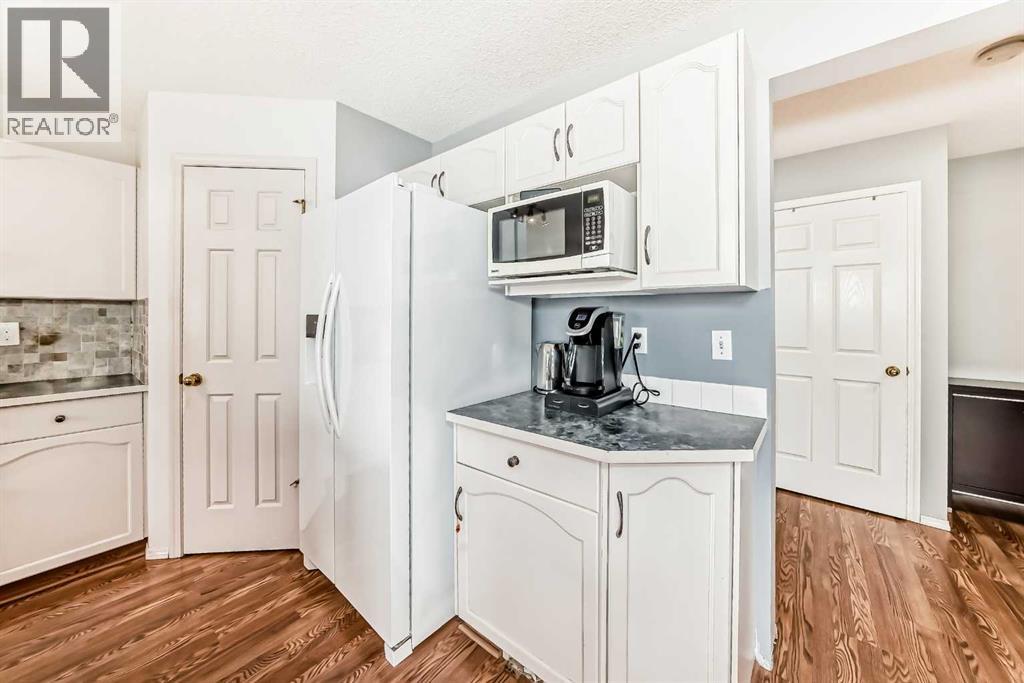 15 Citadel Meadow Crescent Nw Property Photo 12
