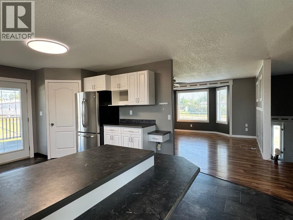 908 4 Avenue Property Photo 12