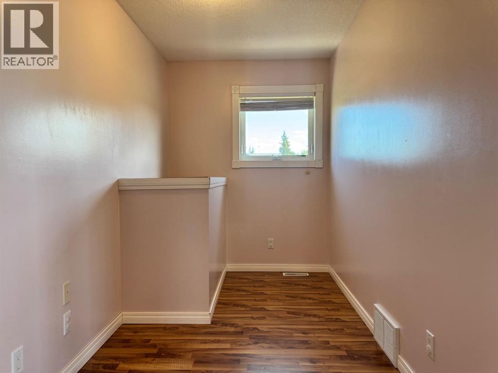 908 4 Avenue Property Photo 23