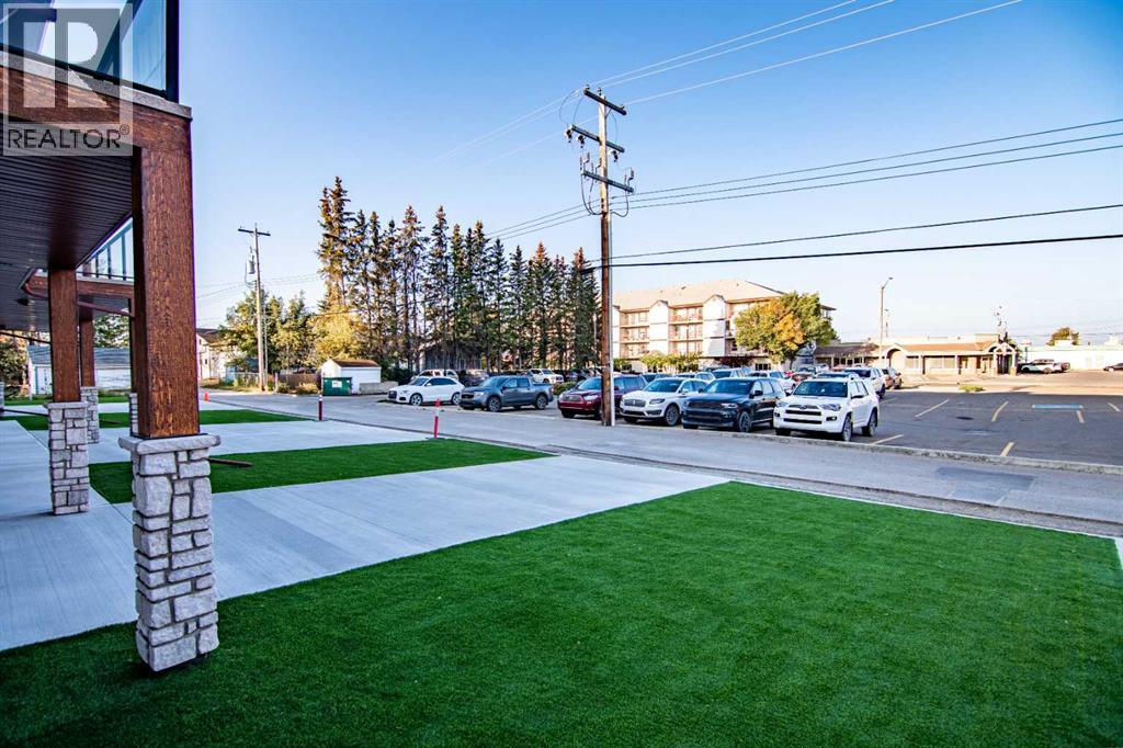 5030 48 Street Property Photo 6