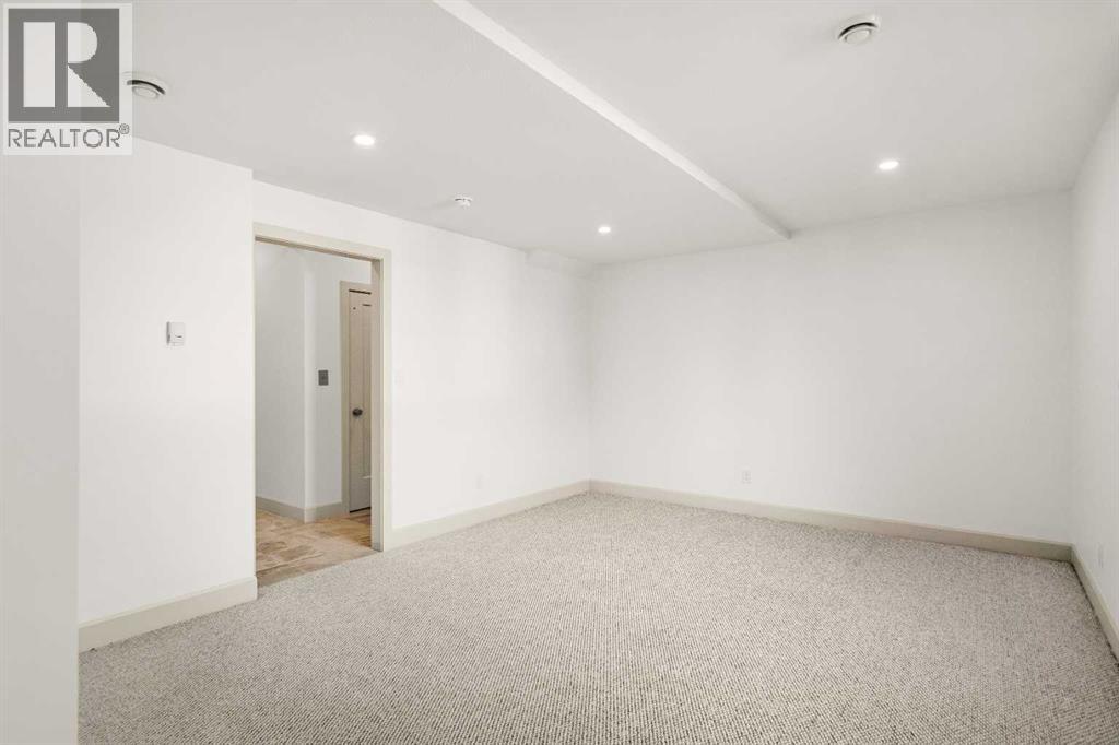 5030 48 Street Property Photo 11