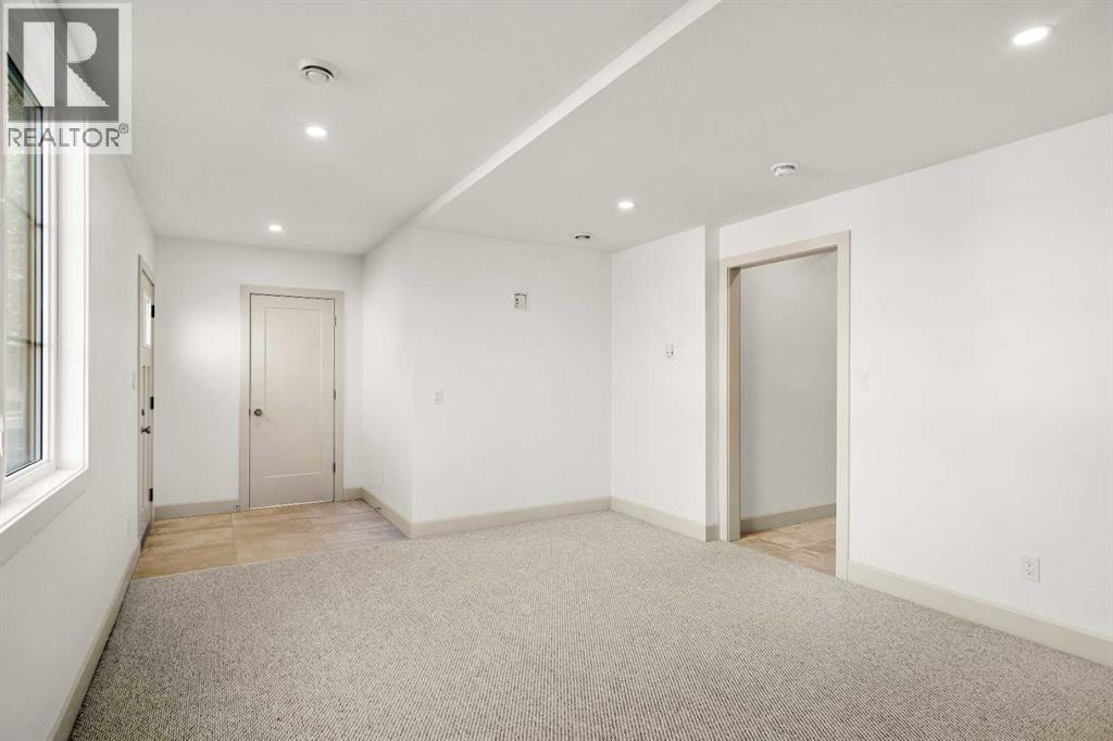 5030 48 Street Property Photo 12