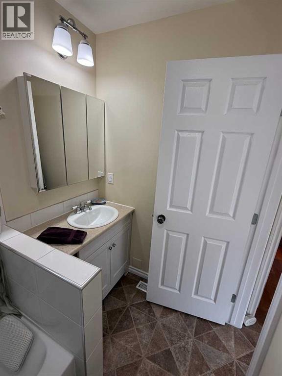 4920 51 Avenue Property Photo 16