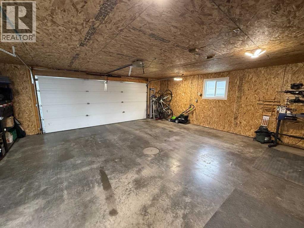 4920 51 Avenue Property Photo 35
