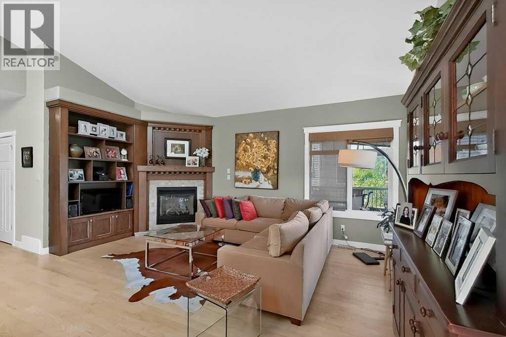 509 Sunridge Crescent W Property Photo 4
