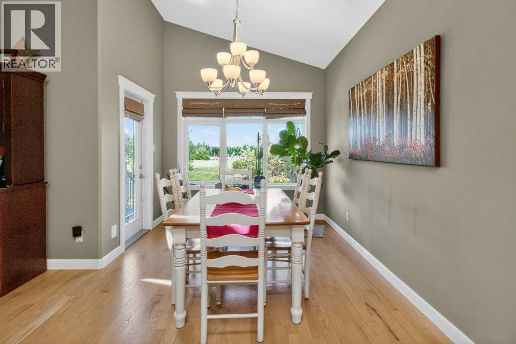 509 Sunridge Crescent W Property Photo 6