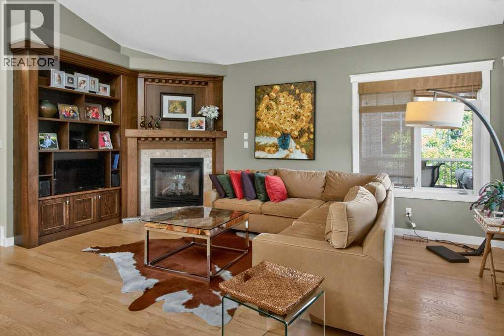 509 Sunridge Crescent W Property Photo 8