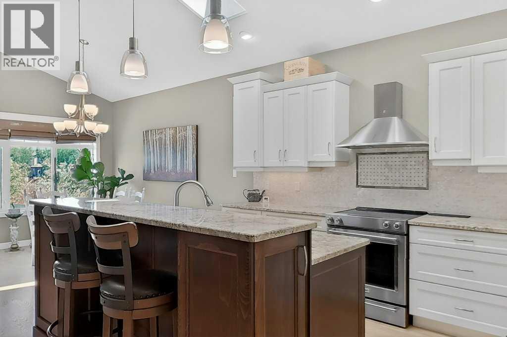 509 Sunridge Crescent W Property Photo 9