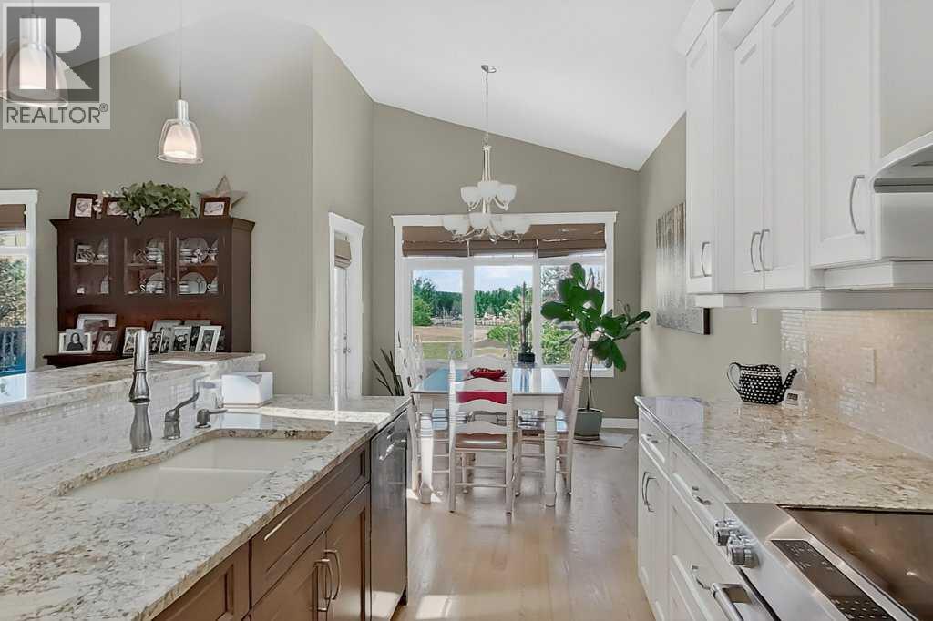 509 Sunridge Crescent W Property Photo 10