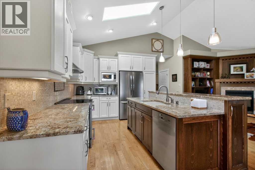 509 Sunridge Crescent W Property Photo 11