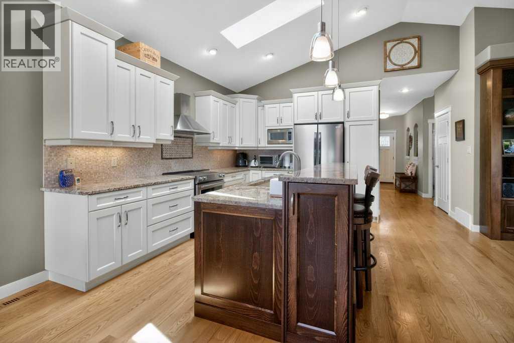 509 Sunridge Crescent W Property Photo 12