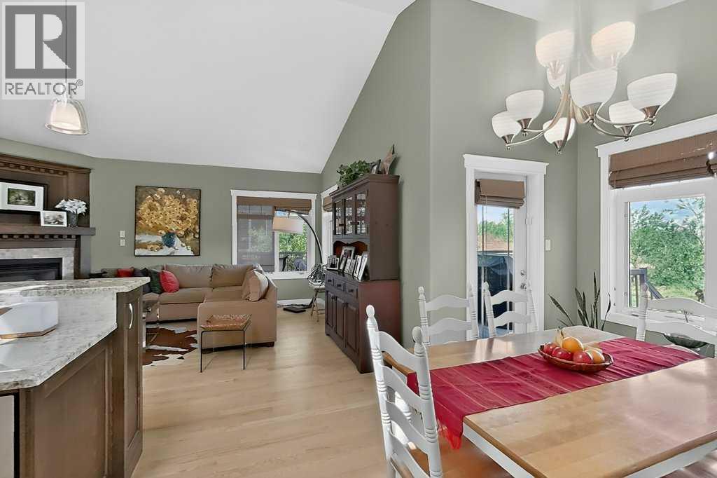 509 Sunridge Crescent W Property Photo 13