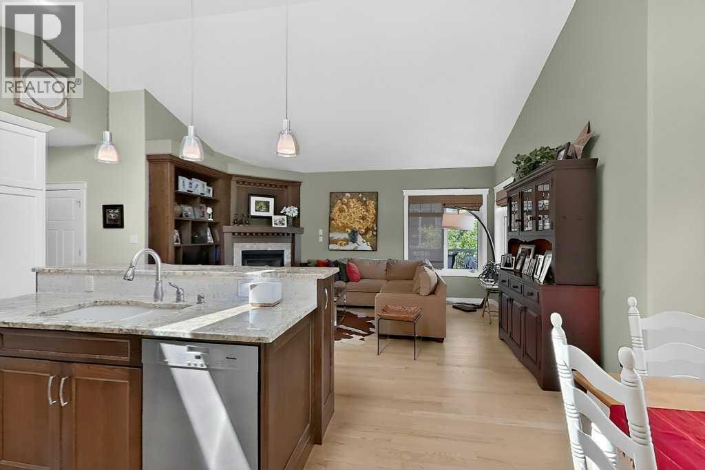 509 Sunridge Crescent W Property Photo 15