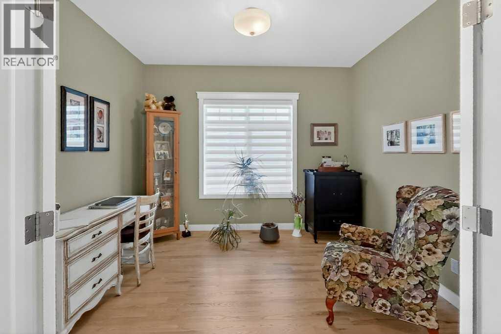 509 Sunridge Crescent W Property Photo 17