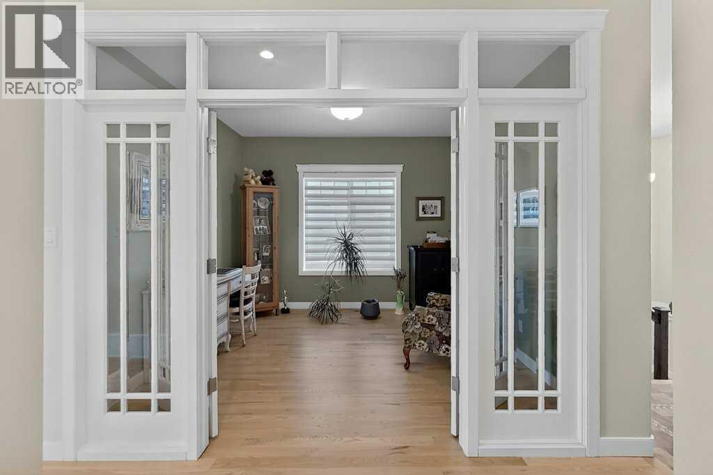 509 Sunridge Crescent W Property Photo 18