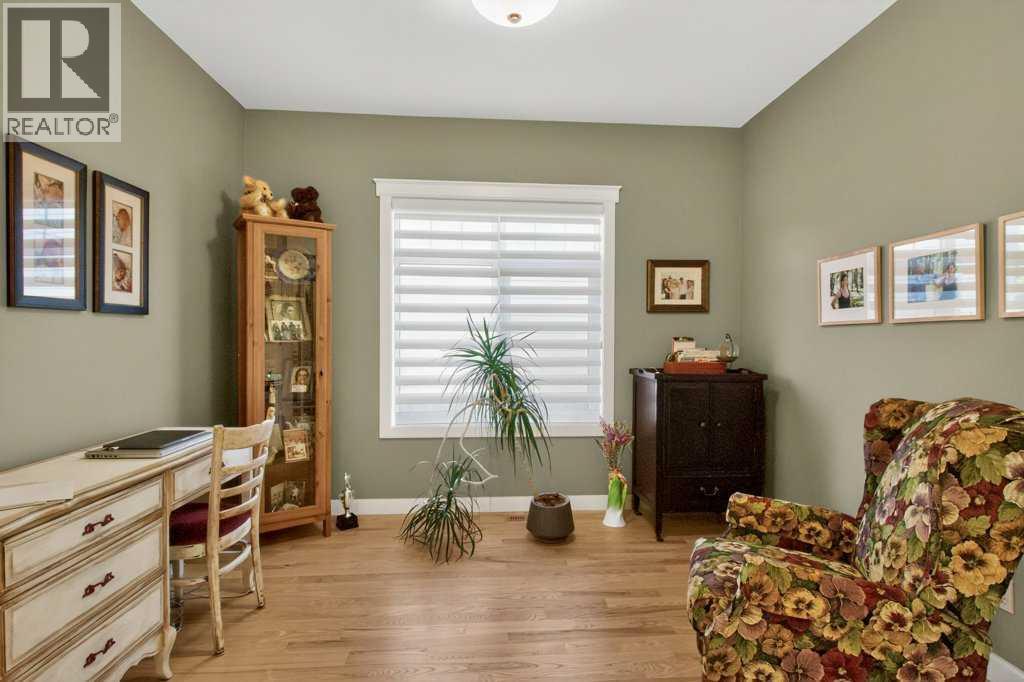 509 Sunridge Crescent W Property Photo 19
