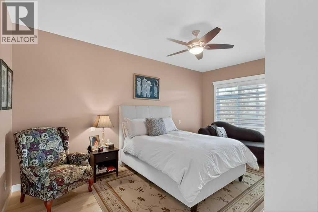 509 Sunridge Crescent W Property Photo 20