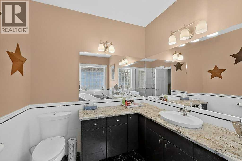 509 Sunridge Crescent W Property Photo 25