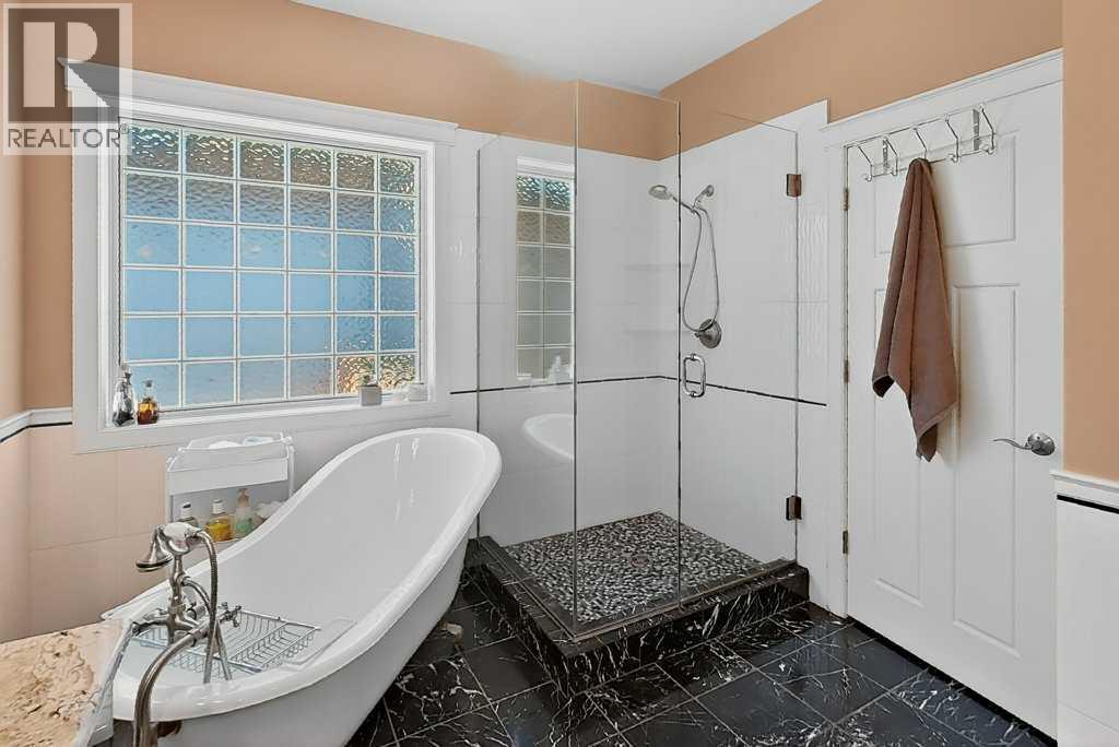 509 Sunridge Crescent W Property Photo 26