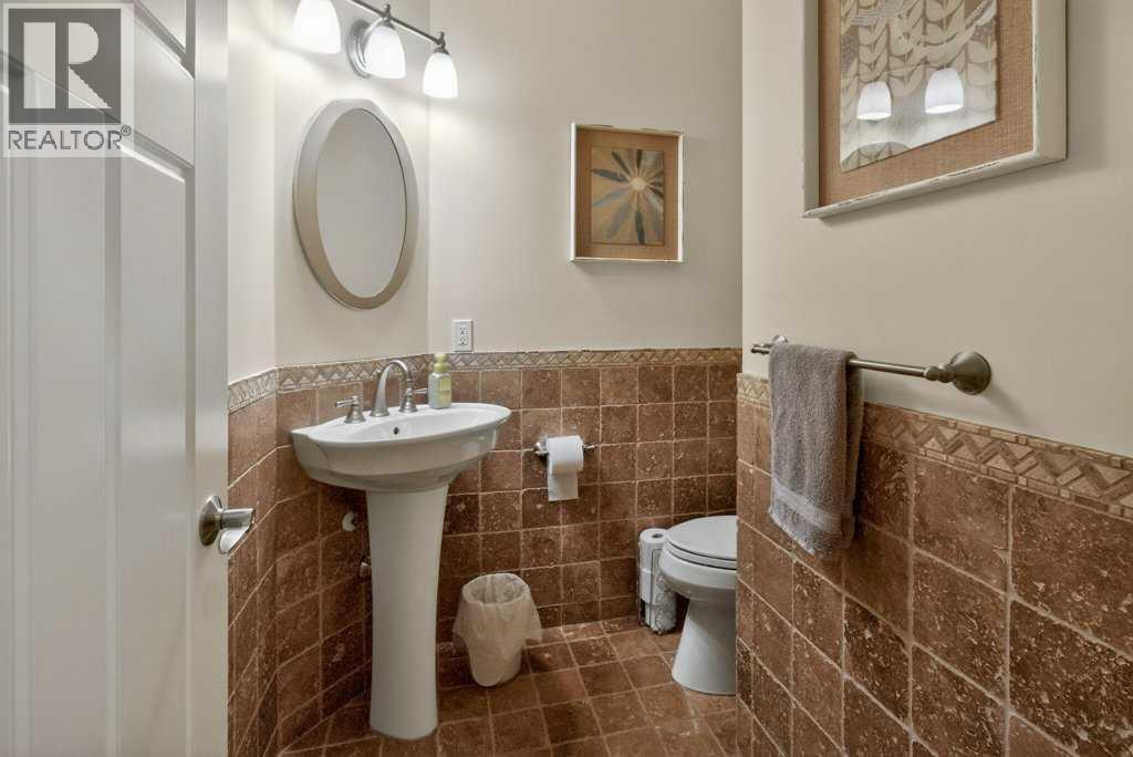 509 Sunridge Crescent W Property Photo 28