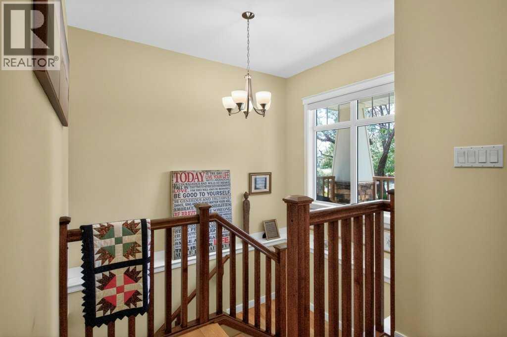 509 Sunridge Crescent W Property Photo 29