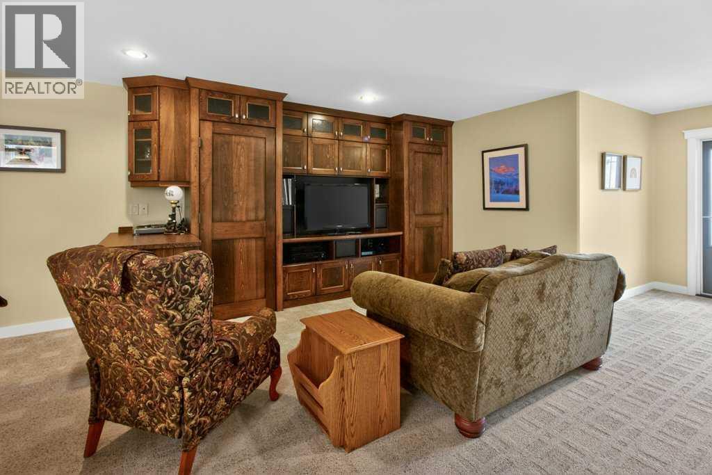 509 Sunridge Crescent W Property Photo 32