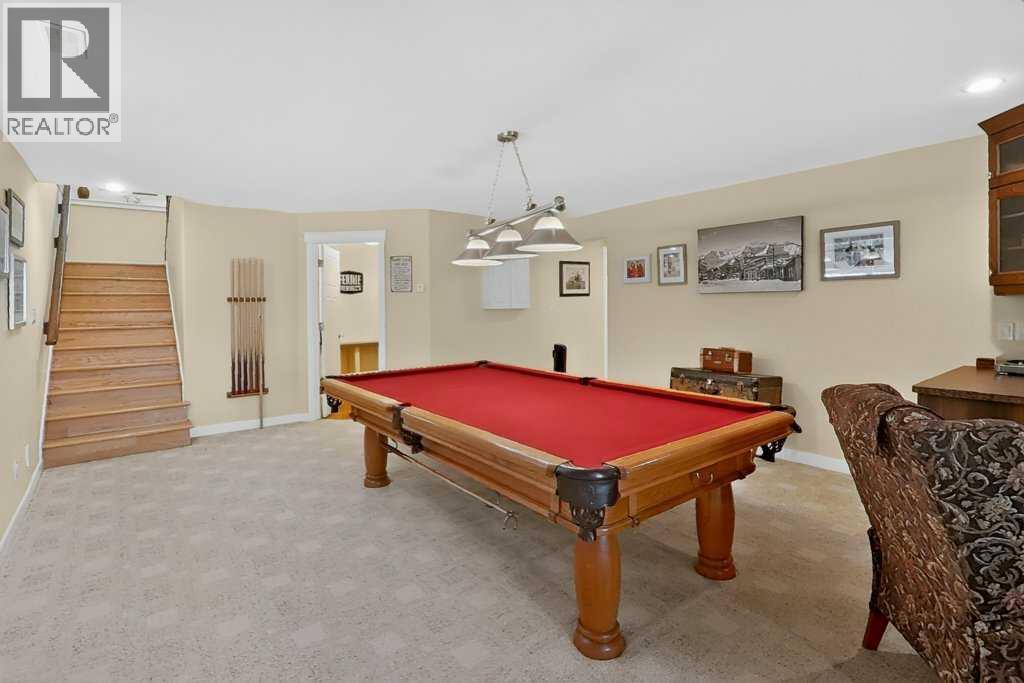 509 Sunridge Crescent W Property Photo 33