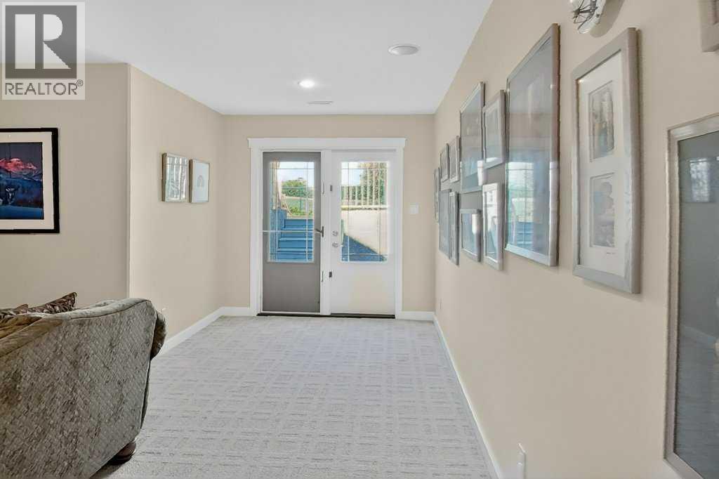 509 Sunridge Crescent W Property Photo 34