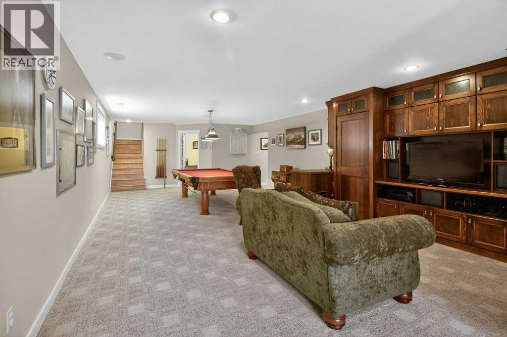 509 Sunridge Crescent W Property Photo 35