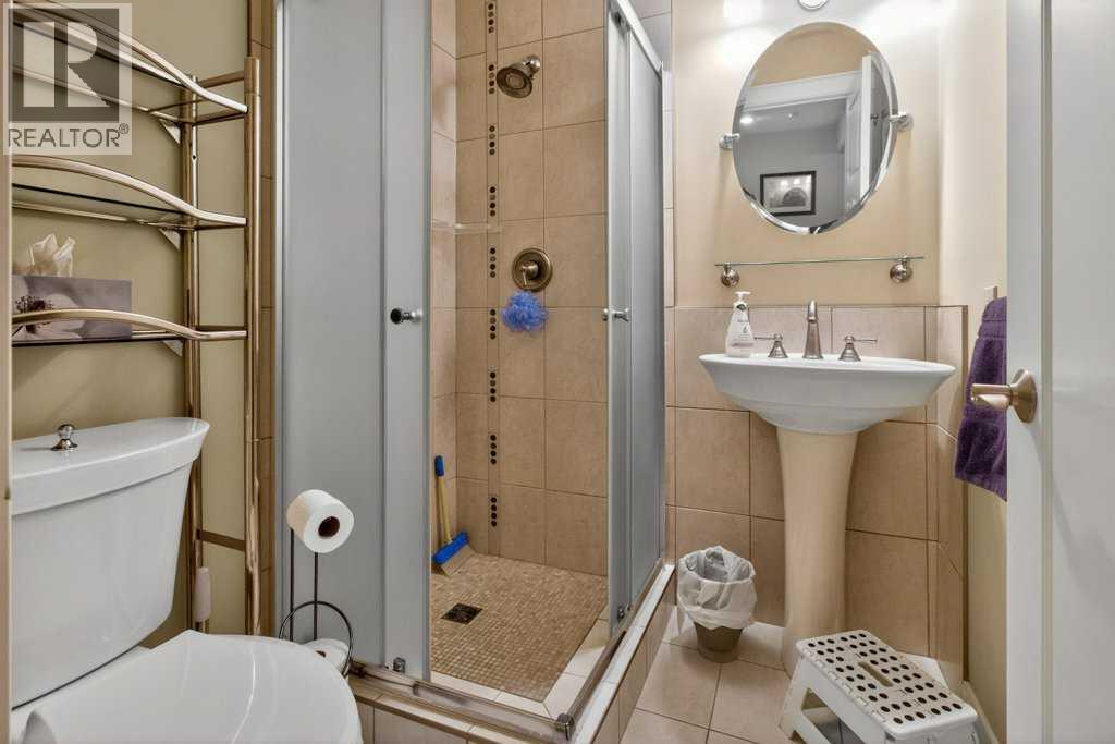 509 Sunridge Crescent W Property Photo 38