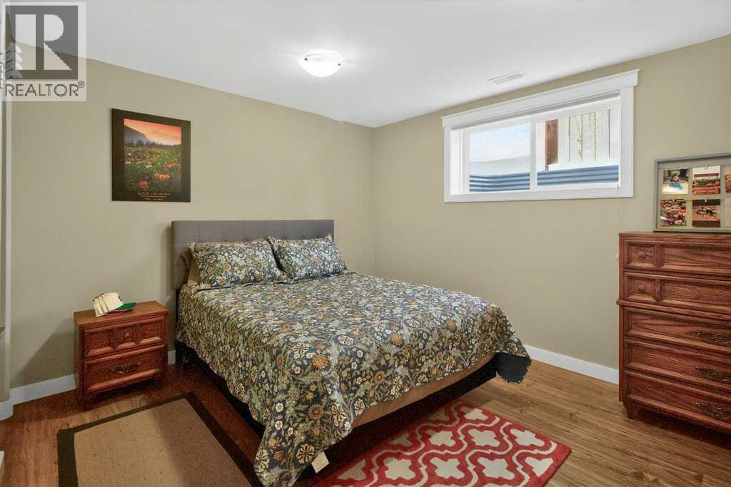 509 Sunridge Crescent W Property Photo 39