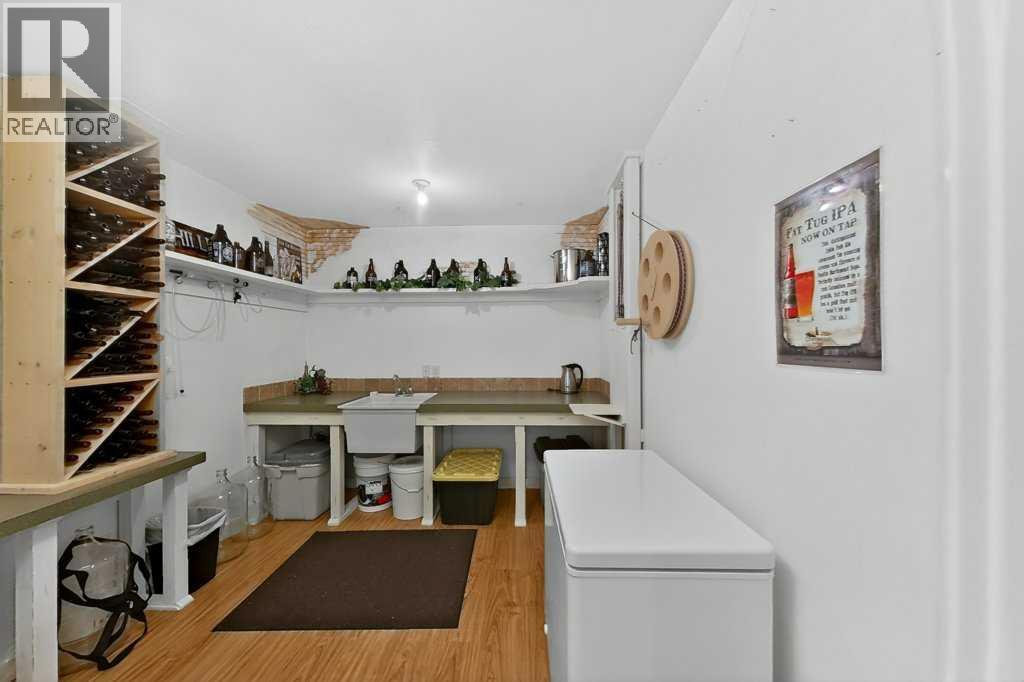 509 Sunridge Crescent W Property Photo 40