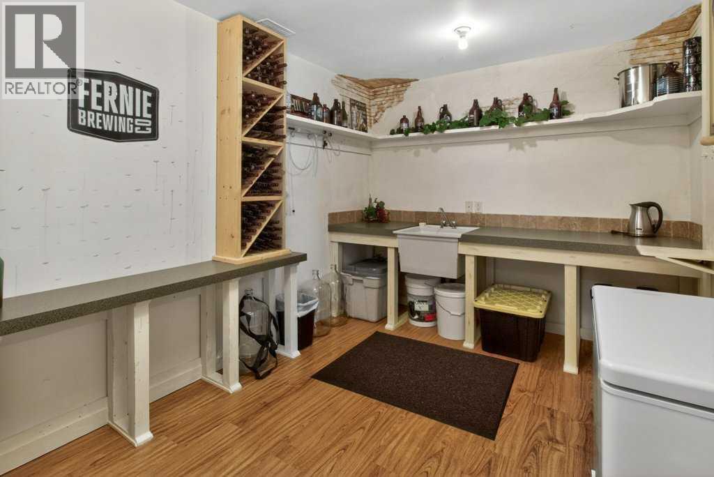 509 Sunridge Crescent W Property Photo 41