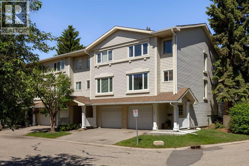 723 Queenston Terrace SE