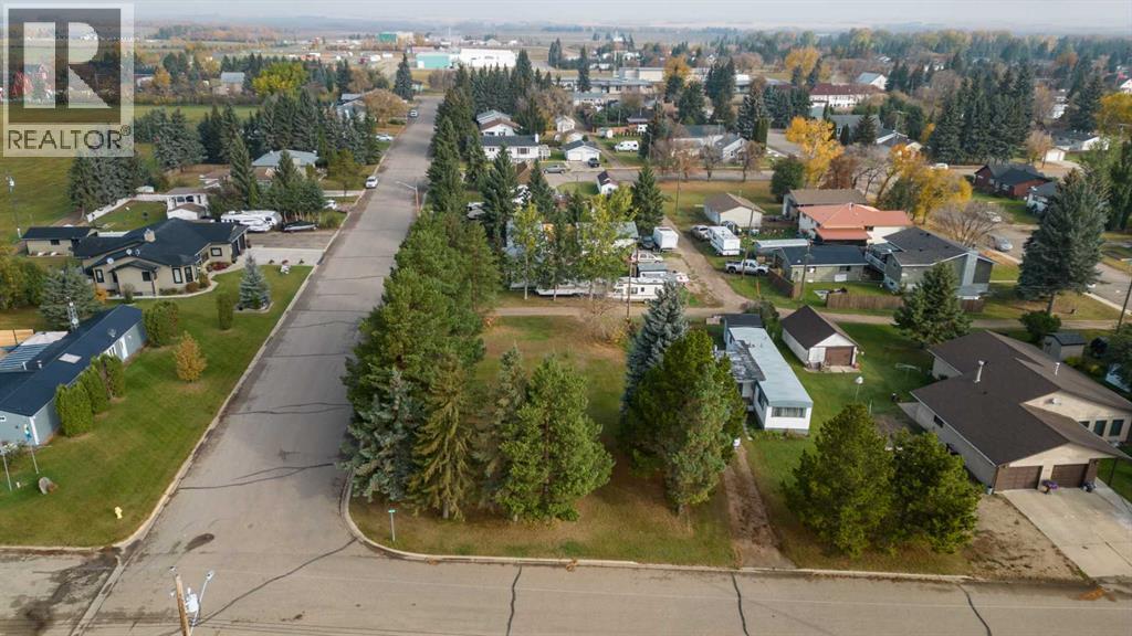 5213 48 Avenue Property Photo 2